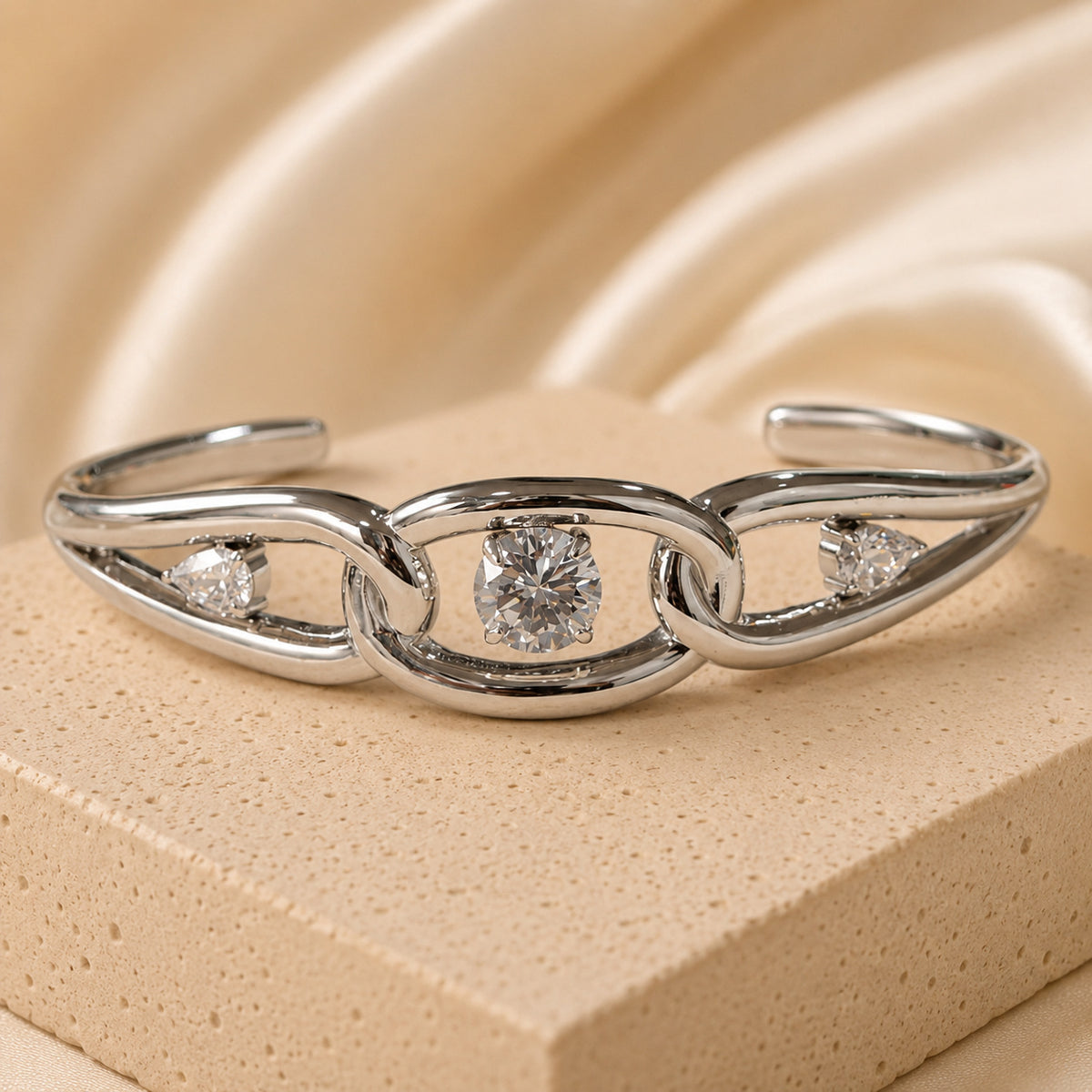 TRINITY IN WHITE GOLD PLATED